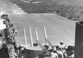 Portaaviones Lexington CV-16 en 1944. Aterrizando un F6F-3