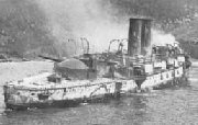 Almirante Oquendo embarrancado y ardiendo