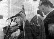 el imam Munir ante el féretro de Osama Elamrati